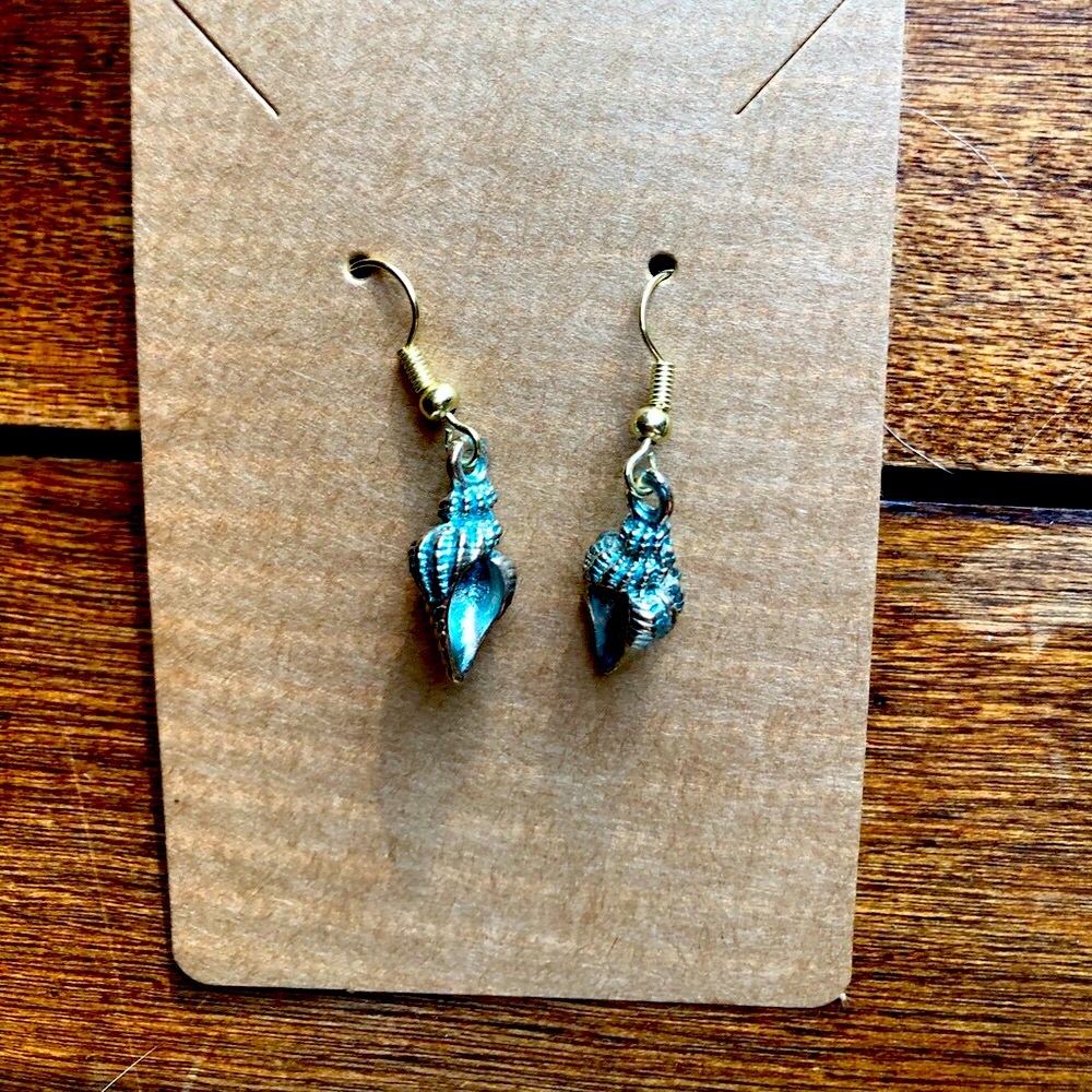 2/$20🐬Seashell Earrings🐠🐚